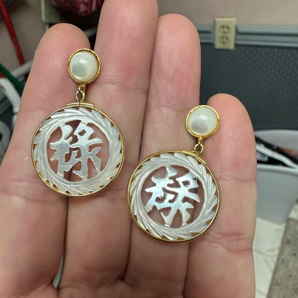 Vintage Gold Tone Mother Of Pearl Earrings - Picture 1 of 2